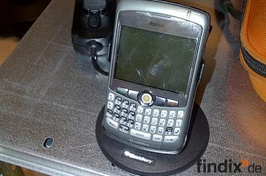 Blackberry 8310 Smartphone mit Ladeschale