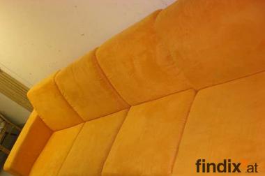 Couch orange, sehr groß, linkseitig ausgerichtet