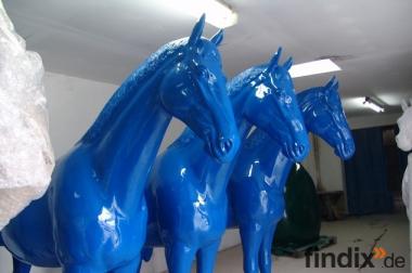Ein Blaues Deko Pferd lebensgross ...