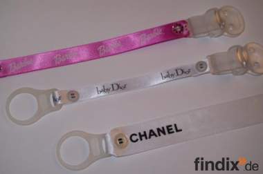 Schnullerband im Baby Dior, Chanel oder Barbie Stil