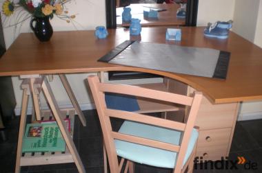 Schreibtisch mit Stuhl umbaubar in 2 Varianten