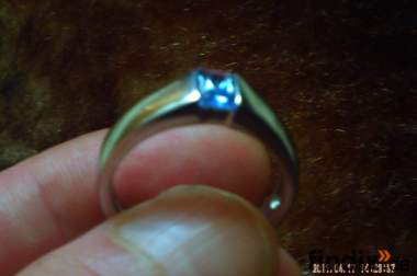 Einen Silbernen Ring 999 mit blauen stein