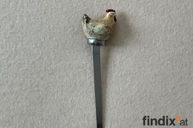 kleiner Löffel mit Henne