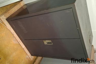 Lista Metallschrank mit Rostflecken braun 80x50x100cm