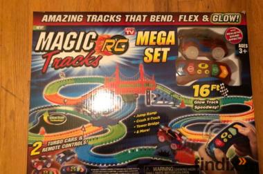 Magic Tracks RC Racer Mega Set leuchtet im Dunkeln 