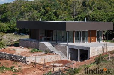 Moderne Neubau-Villa mit Pool in Independencia / 