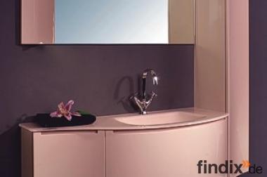 Modernes Badezimmermöbel in Rosa oder Pink