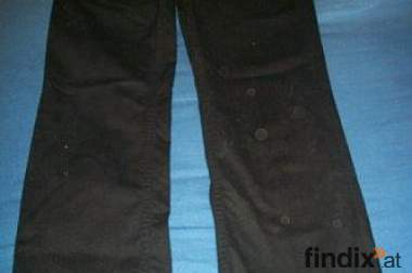 Schwarze Jean klassisch geschnitten