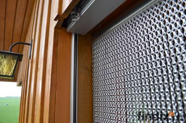 Türvorhang aus eloxierten Aluminiumketten