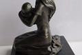 Frau mit Kind berührende Bronze Skulptur
