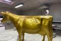 Holstein Friesian Kuh lebensgroß 3D in Goldfarben 