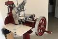 Schwungrad Aufschnittmaschine manuell mit Sockel